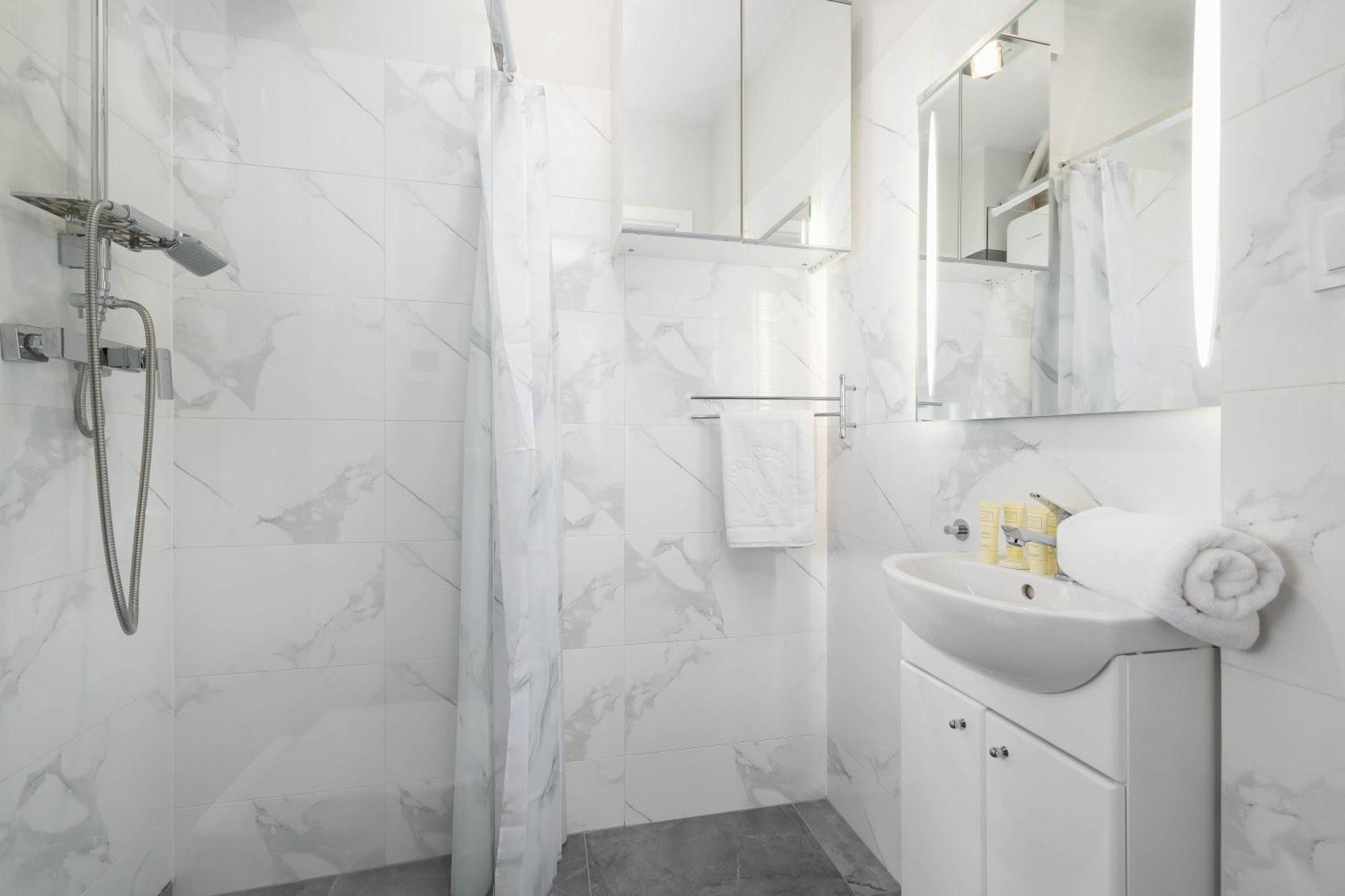 Colorful Studio Near The Spodek Arena In Katowice By Noclegi Renters Ngoại thất bức ảnh